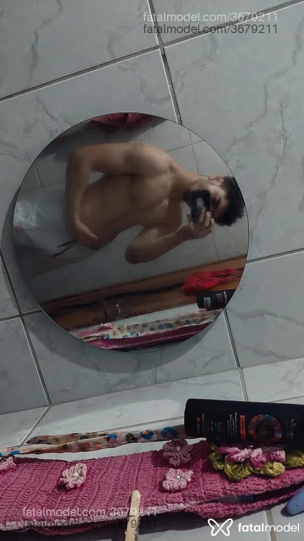 Acompanhante homem com cabelo castanho de olhos castanhos - Ryanzinho