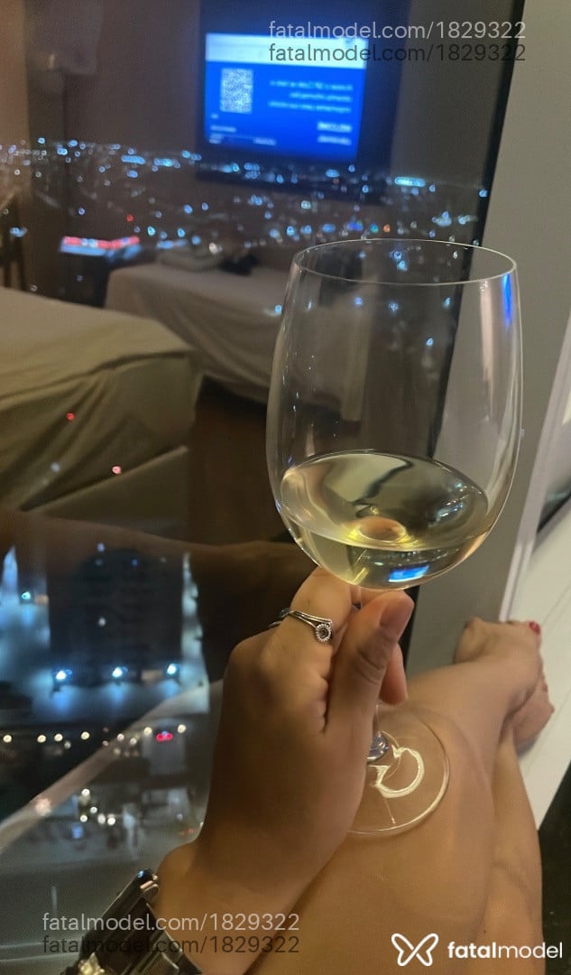 Acompanhante mulher ruiva (o) de olhos castanhos - Mia Santorini