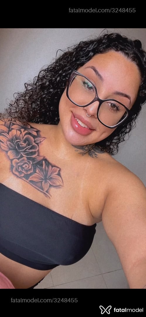 Acompanhante mulher com cabelo castanho de olhos castanhos - Juliana Silva