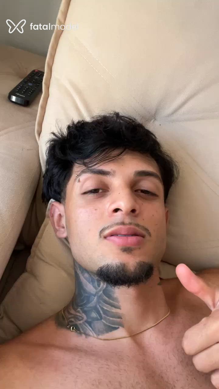Acompanhante homem com cabelo castanho de olhos castanhos - Apollo