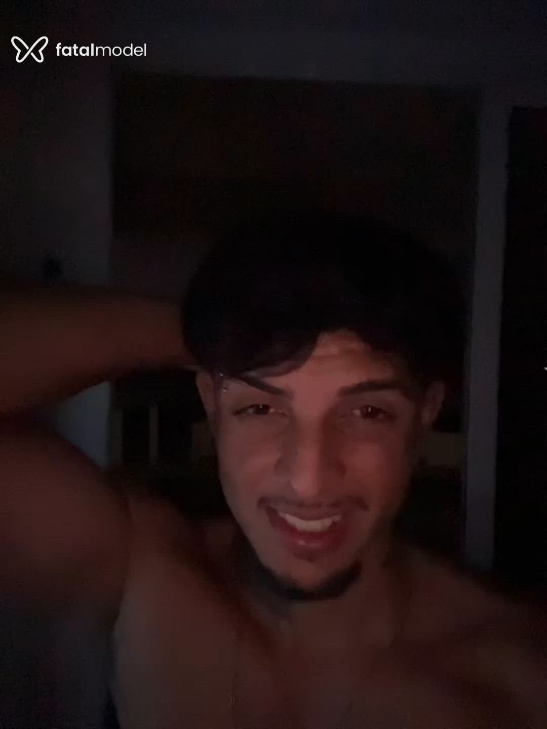 Acompanhante homem com cabelo castanho de olhos castanhos - Apollo