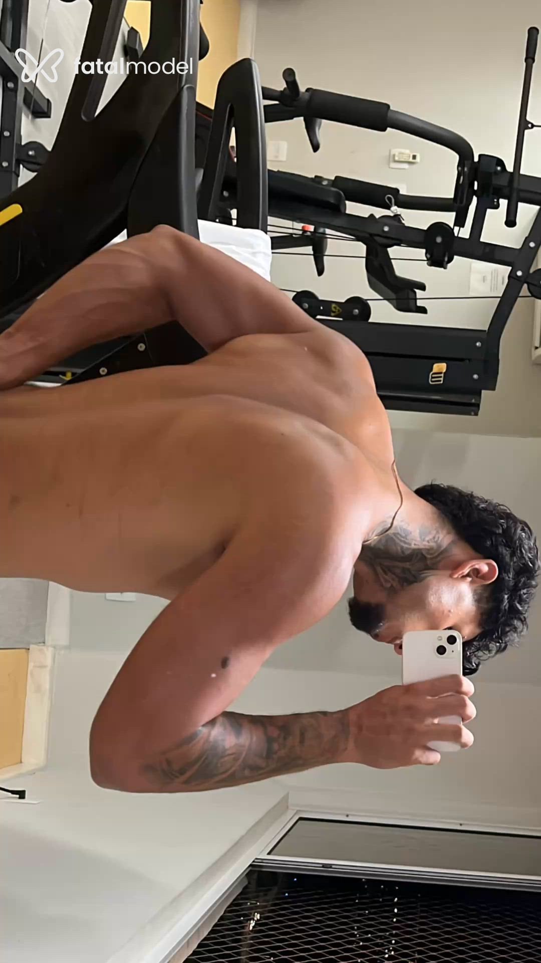 Acompanhante homem com cabelo castanho de olhos castanhos - Apollo