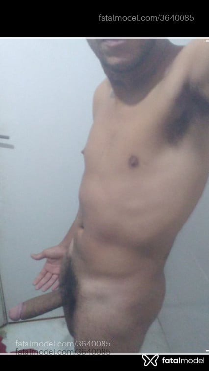 Acompanhante homem morena (o) de olhos castanhos - Victorh
