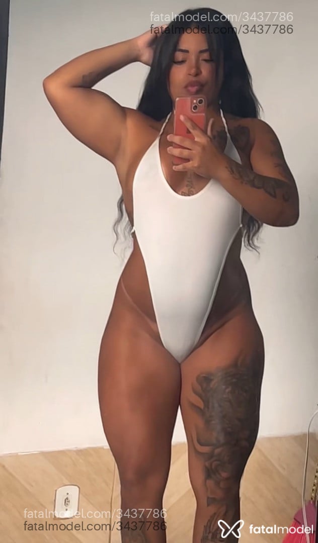 Acompanhante mulher morena (o) de olhos castanhos - Jasmi