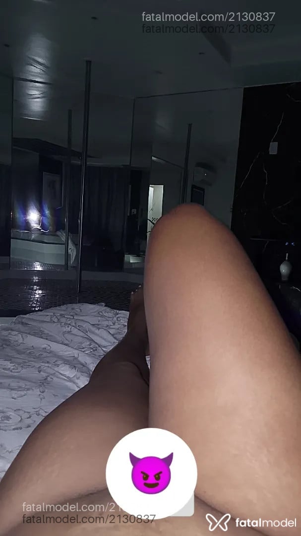 Acompanhante mulher morena (o) de olhos castanhos - Caiçara
