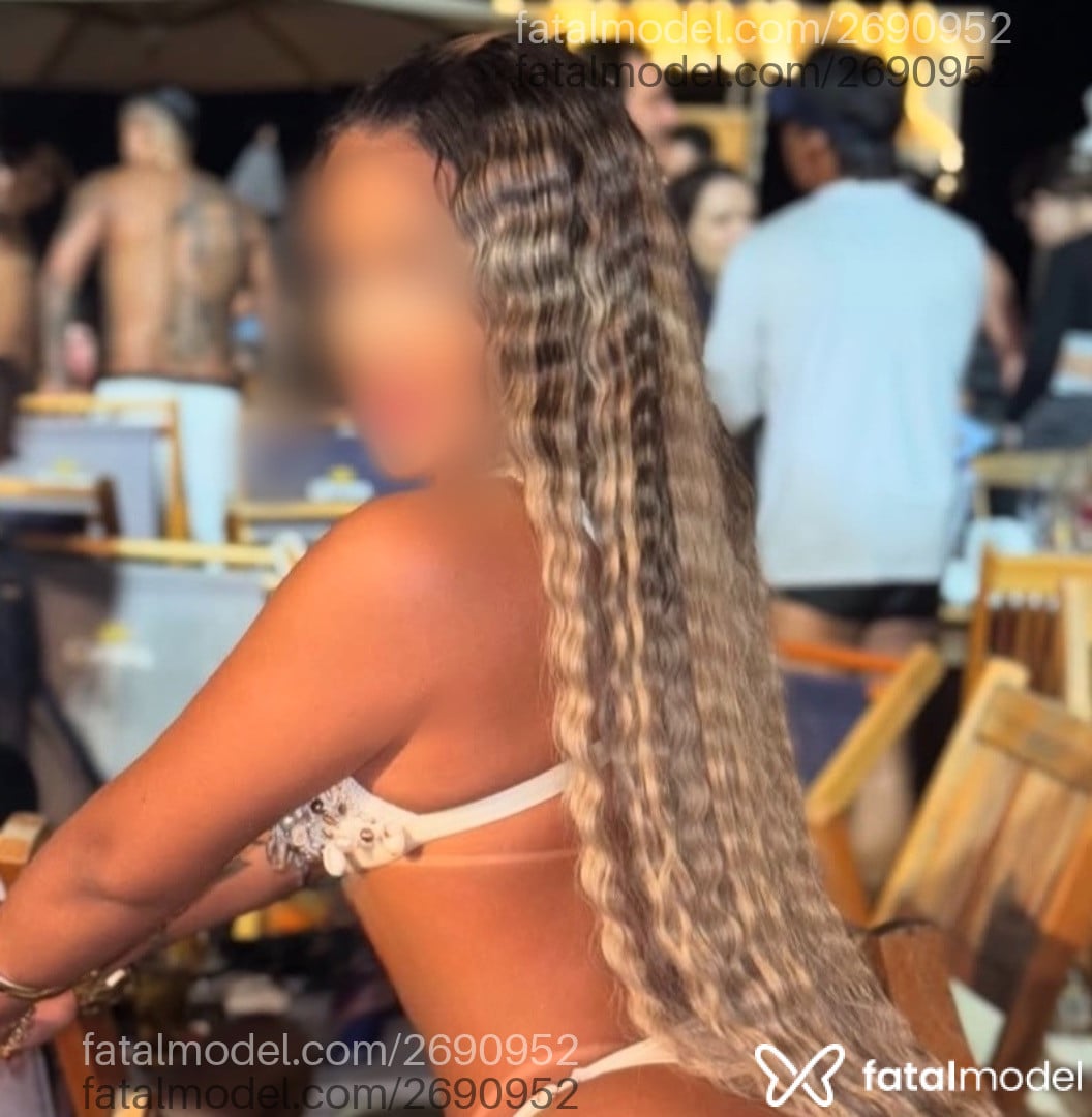 Acompanhante mulher loira (o) de olhos castanhos - Julia Araujo