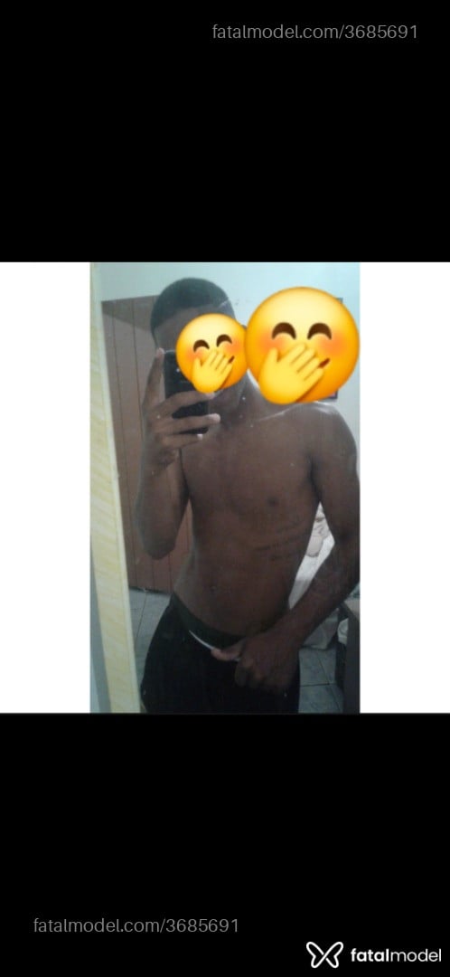 Acompanhante homem sem cabelo de olhos castanhos - Adriano