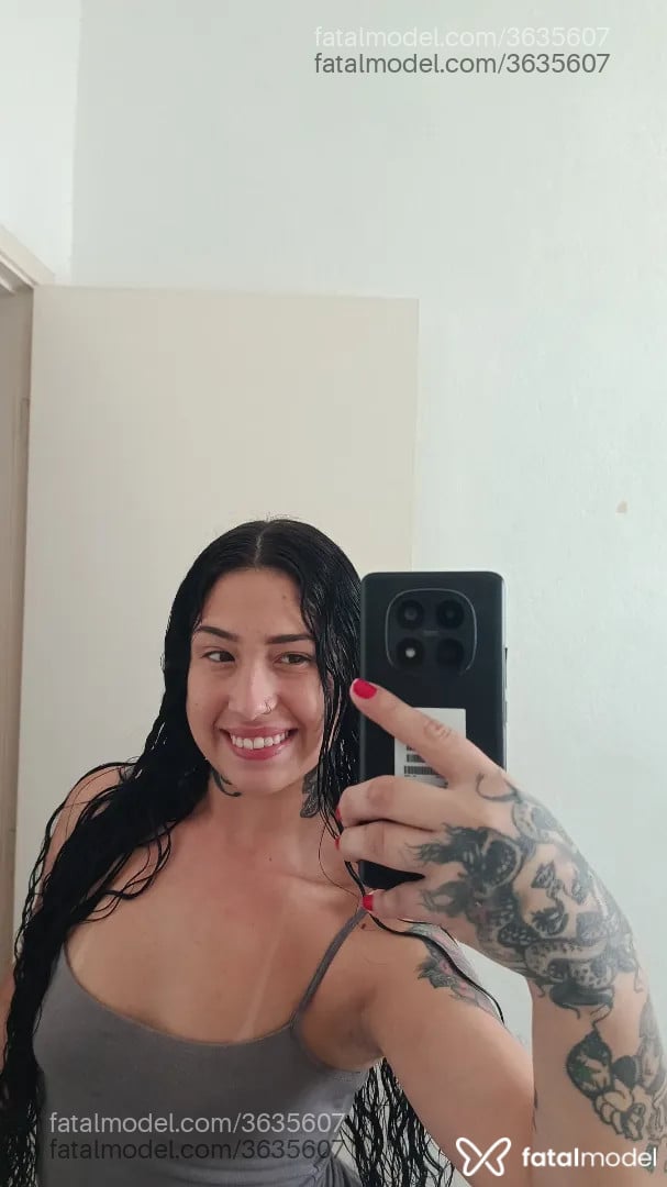 Acompanhante mulher morena (o) de olhos castanhos - Maya Selbach