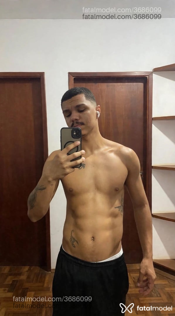 Acompanhante homem com cabelo castanho de olhos castanhos - Bruno