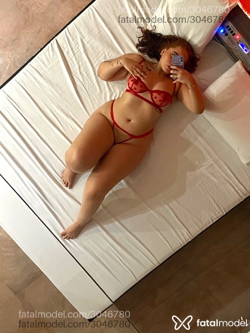Acompanhante mulher morena (o) de olhos pretos - Lorena