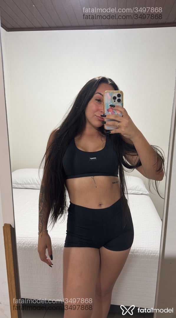 Acompanhante mulher morena (o) de olhos castanhos - Gio