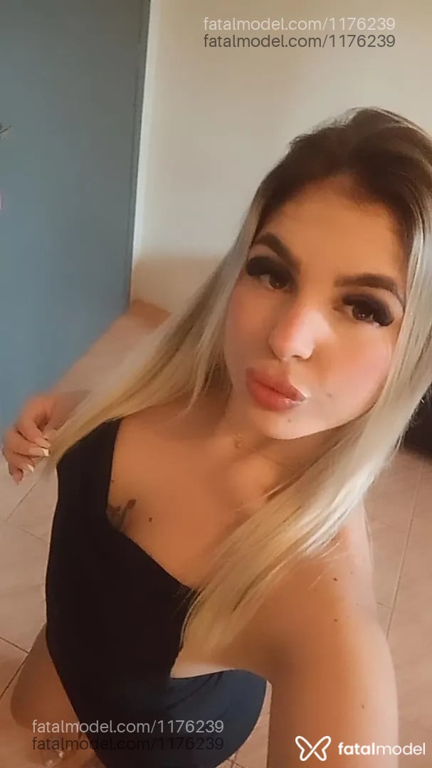 Acompanhante mulher loira (o) de olhos castanhos - Fernanda