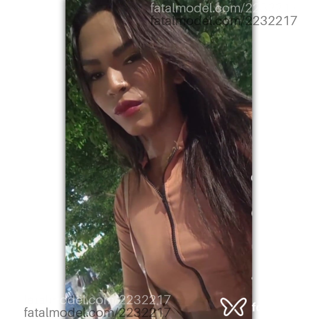 Acompanhante mulher trans loira (o) de olhos pretos - Luana