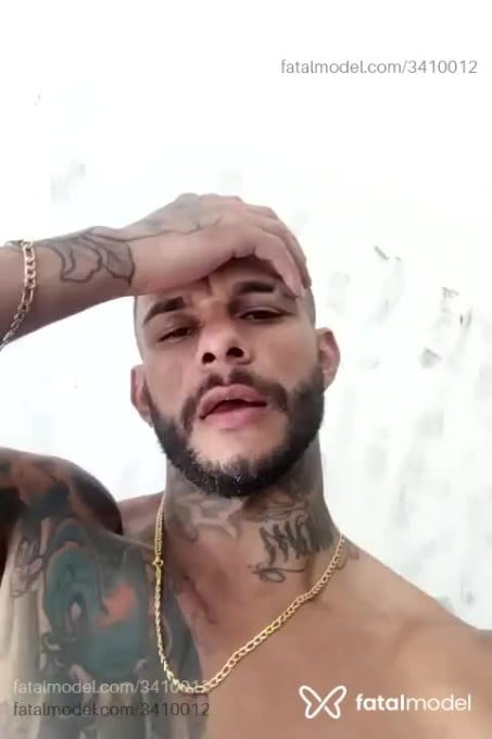 Acompanhante homem com cabelo castanho de olhos castanhos - Brabo Acompanhante homem com cabelo castanho de olhos castanhos - Brabo