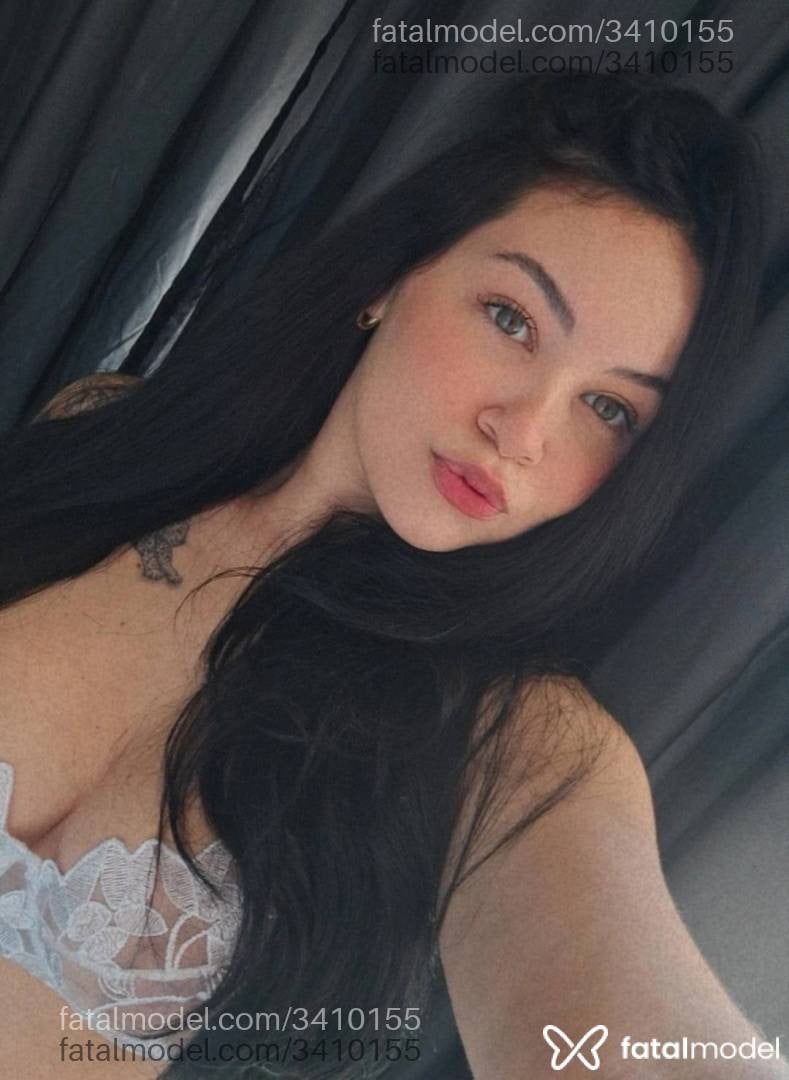 Acompanhante mulher morena (o) de olhos verdes - Hellen Petrovick