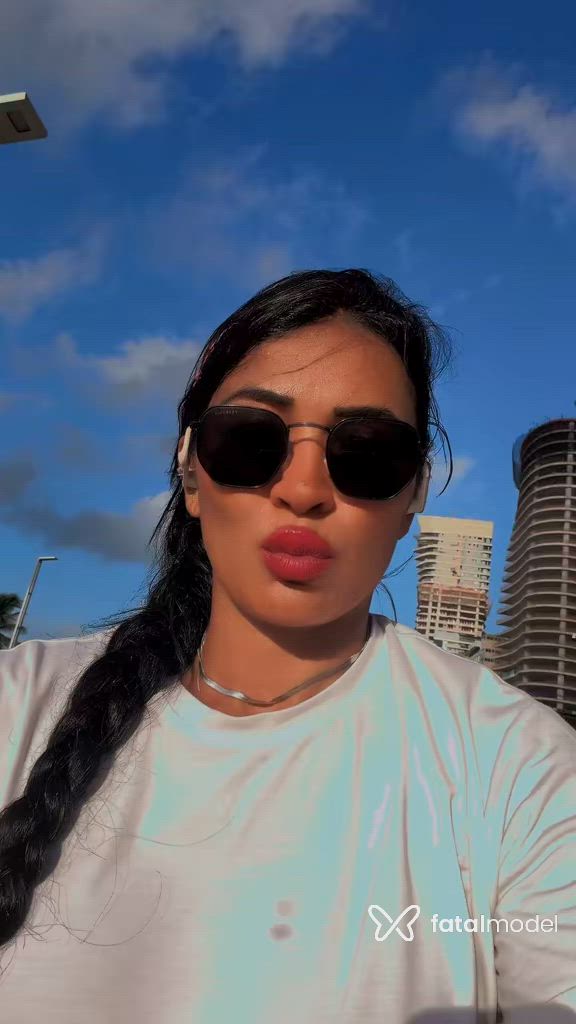 Acompanhante mulher morena (o) de olhos pretos - Luara Rodrigues