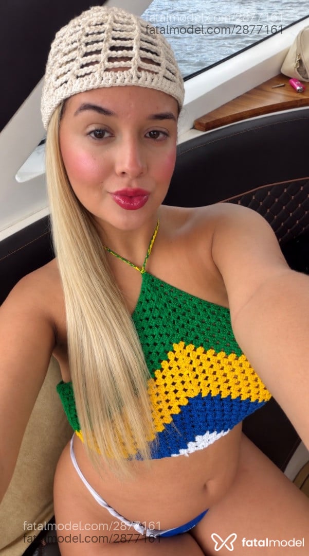 Acompanhante mulher loira (o) de olhos mel - Pérola