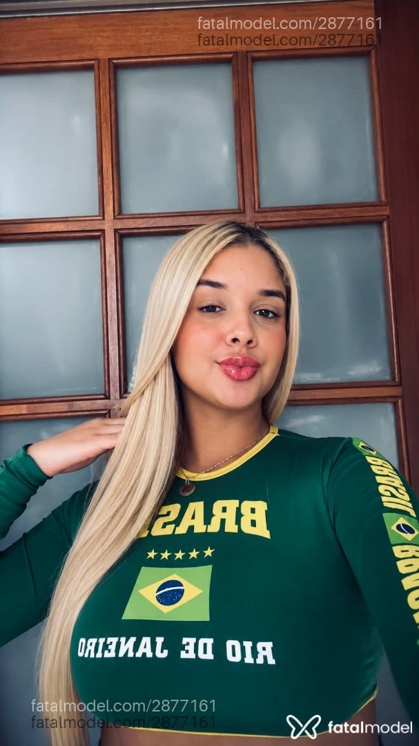 Acompanhante mulher loira (o) de olhos mel - Pérola