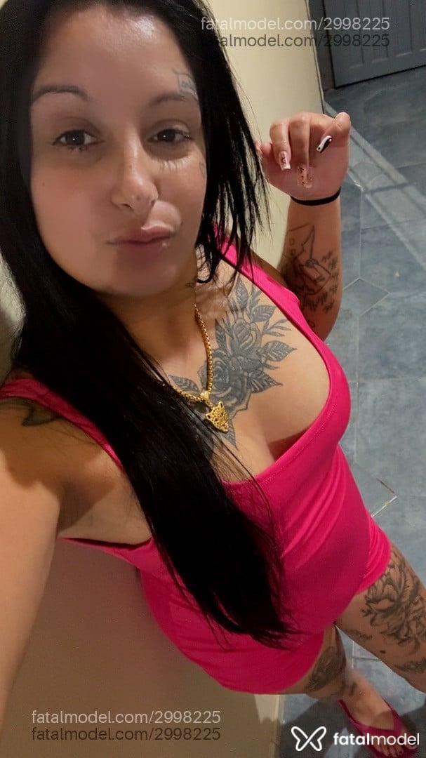 Acompanhante mulher morena (o) de olhos castanhos - Morena