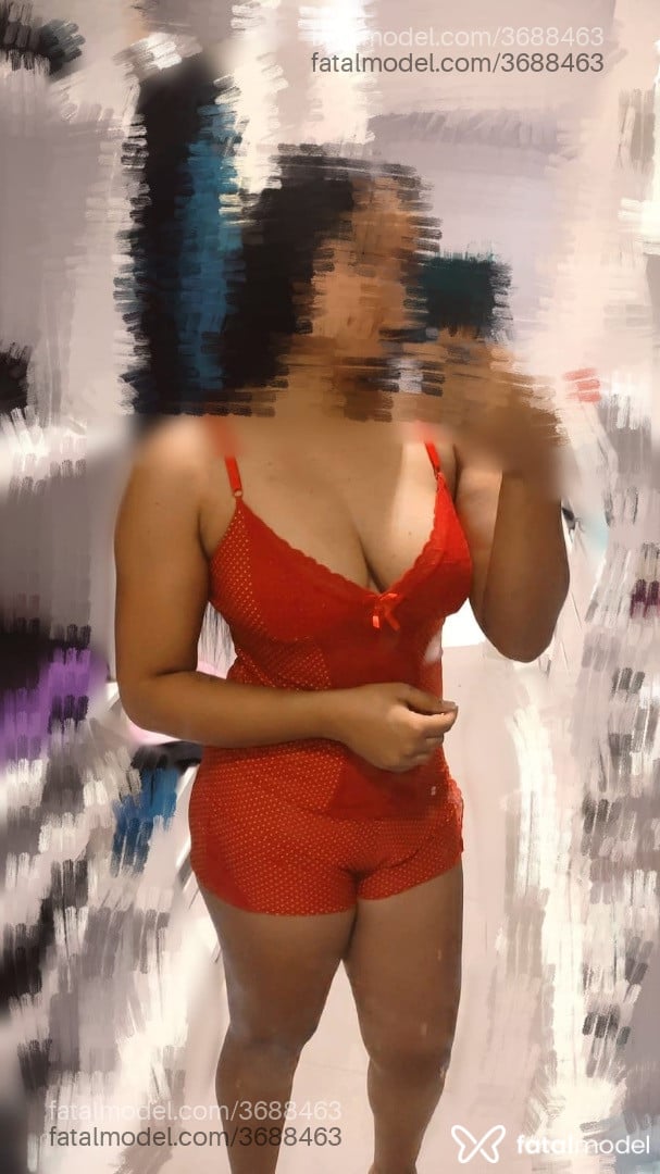 Acompanhante mulher com cabelo castanho de olhos castanhos - Bárbara