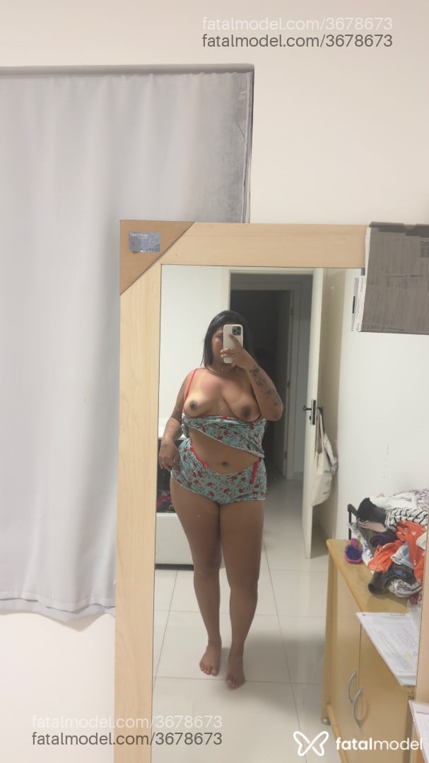Acompanhante mulher morena (o) de olhos pretos - Paixão