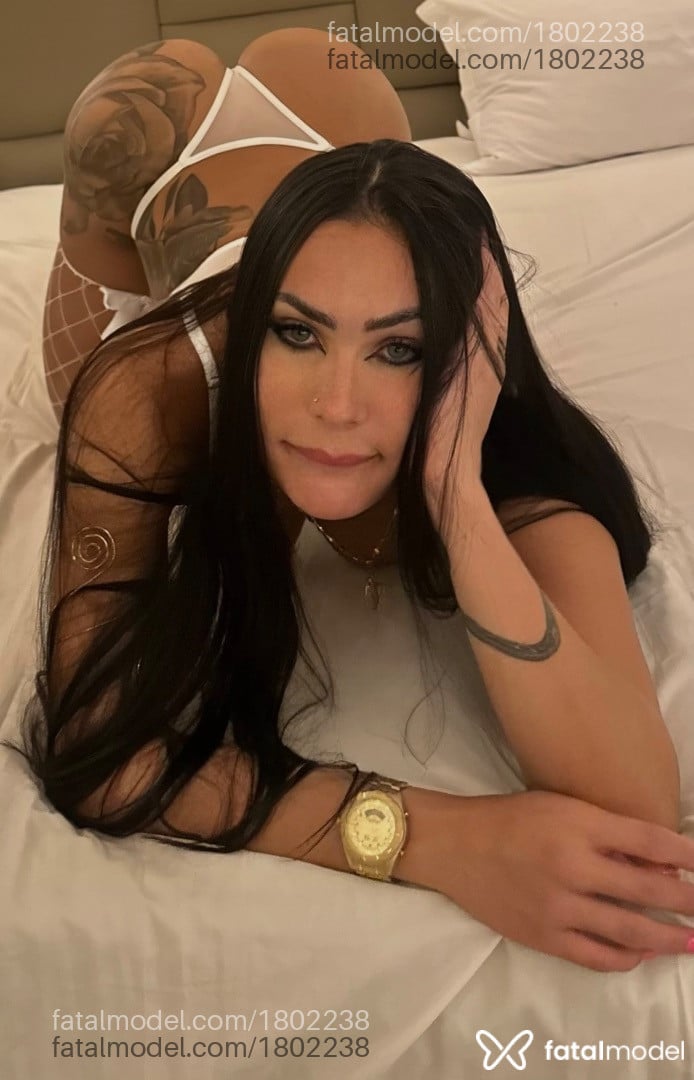 Acompanhante mulher trans morena (o) de olhos castanhos - Lavínia Lacerda