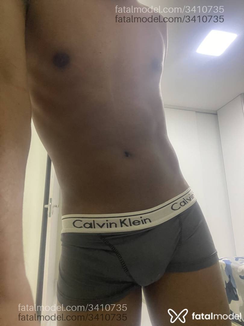 Acompanhante homem morena (o) de olhos castanhos - Theoo