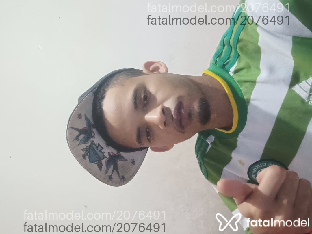 Acompanhante homem morena (o) de olhos castanhos - Kevin