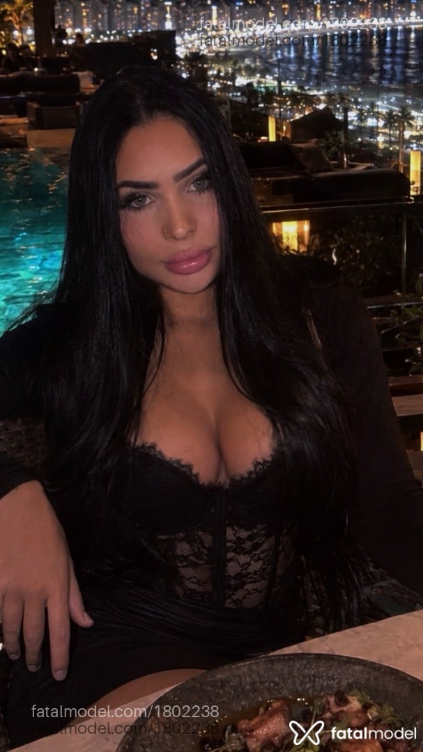Acompanhante mulher trans morena (o) de olhos castanhos - Lavínia Lacerda