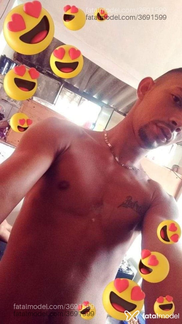 Acompanhante homem com cabelo castanho de olhos castanhos - Pedro