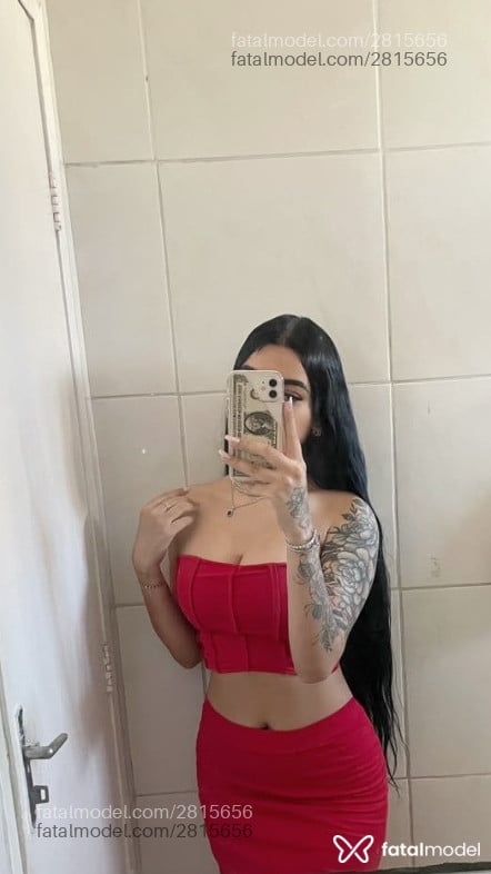 Acompanhante mulher morena (o) de olhos pretos - Cristal