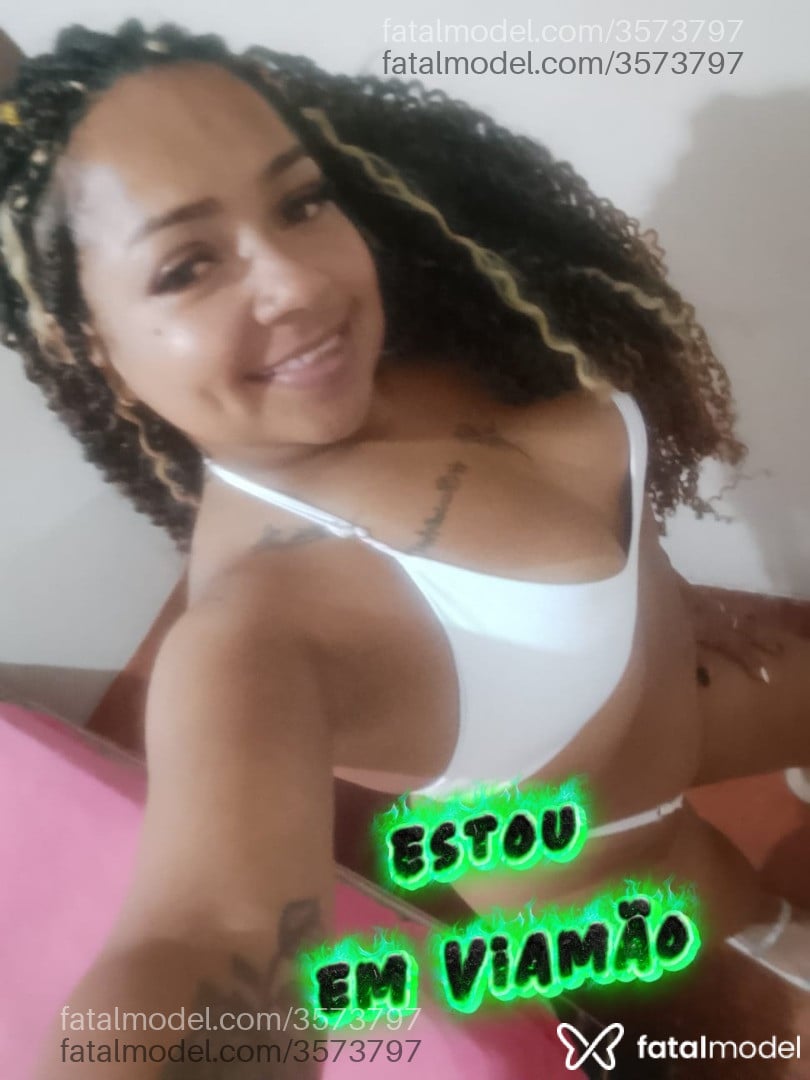 Acompanhante mulher morena (o) de olhos pretos - Débora