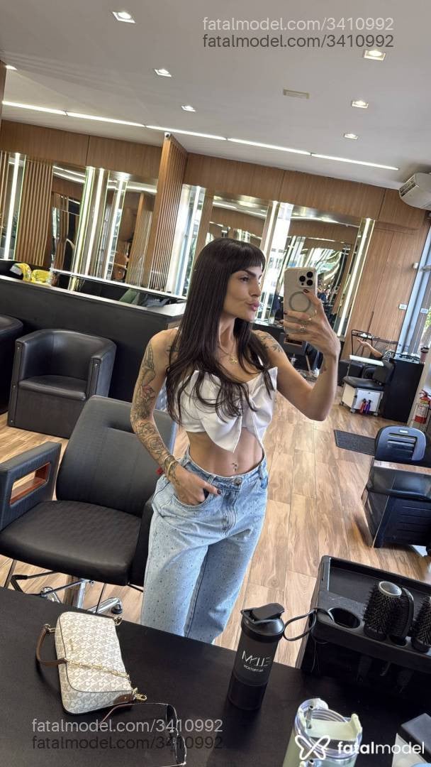 Acompanhante mulher com cabelo castanho de olhos castanhos - Ellen