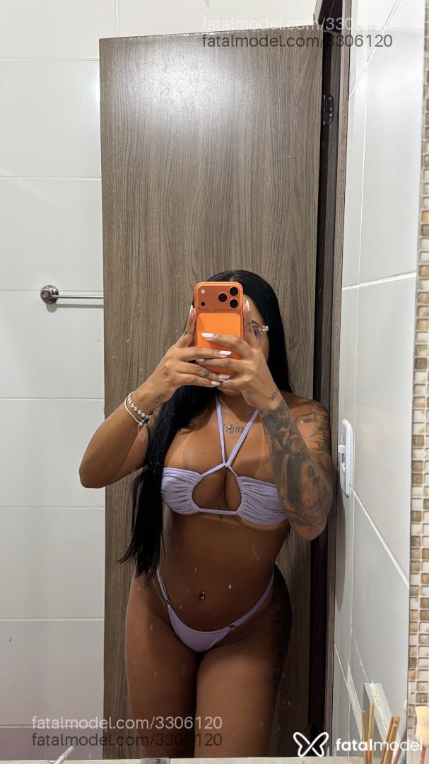 Acompanhante mulher morena (o) de olhos castanhos - Angel