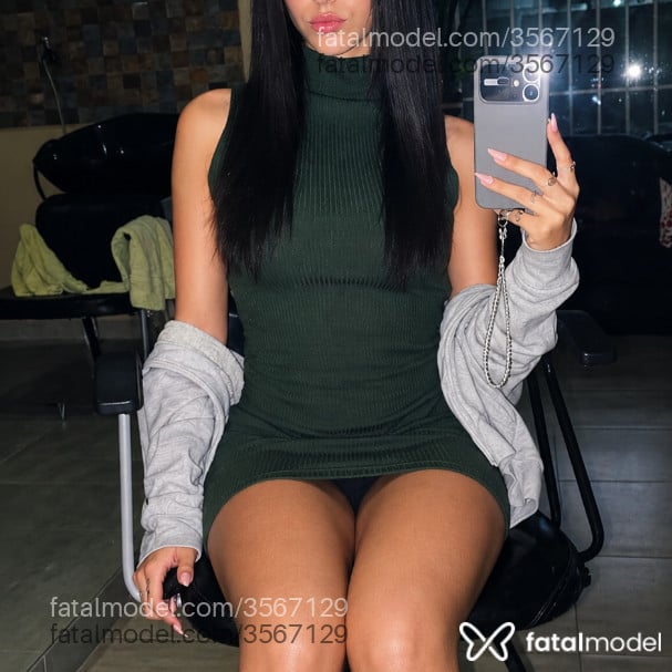 Acompanhante mulher morena (o) de olhos pretos - Alessyx Zvla