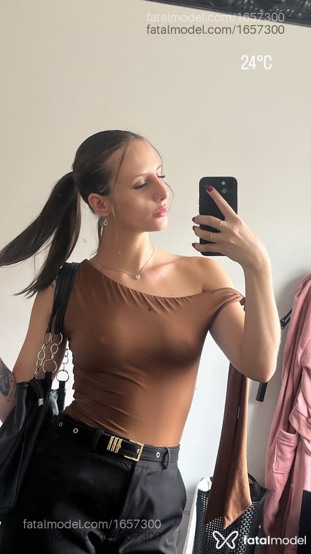 Acompanhante mulher loira (o) de olhos azuis - Yasmin