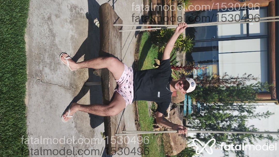 Acompanhante homem com cabelo castanho de olhos castanhos - Atrevido