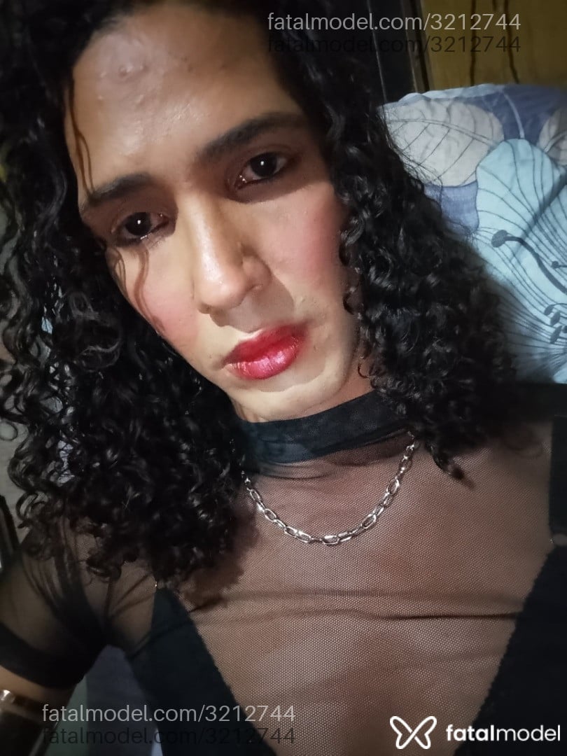 Acompanhante mulher trans morena (o) de olhos pretos - Hester