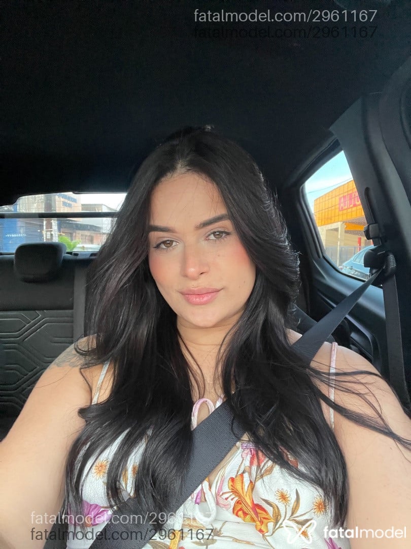 Acompanhante mulher trans com cabelo castanho de olhos castanhos - Marcelly