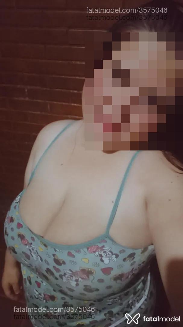 Acompanhante mulher com cabelo castanho de olhos castanhos - Roberta