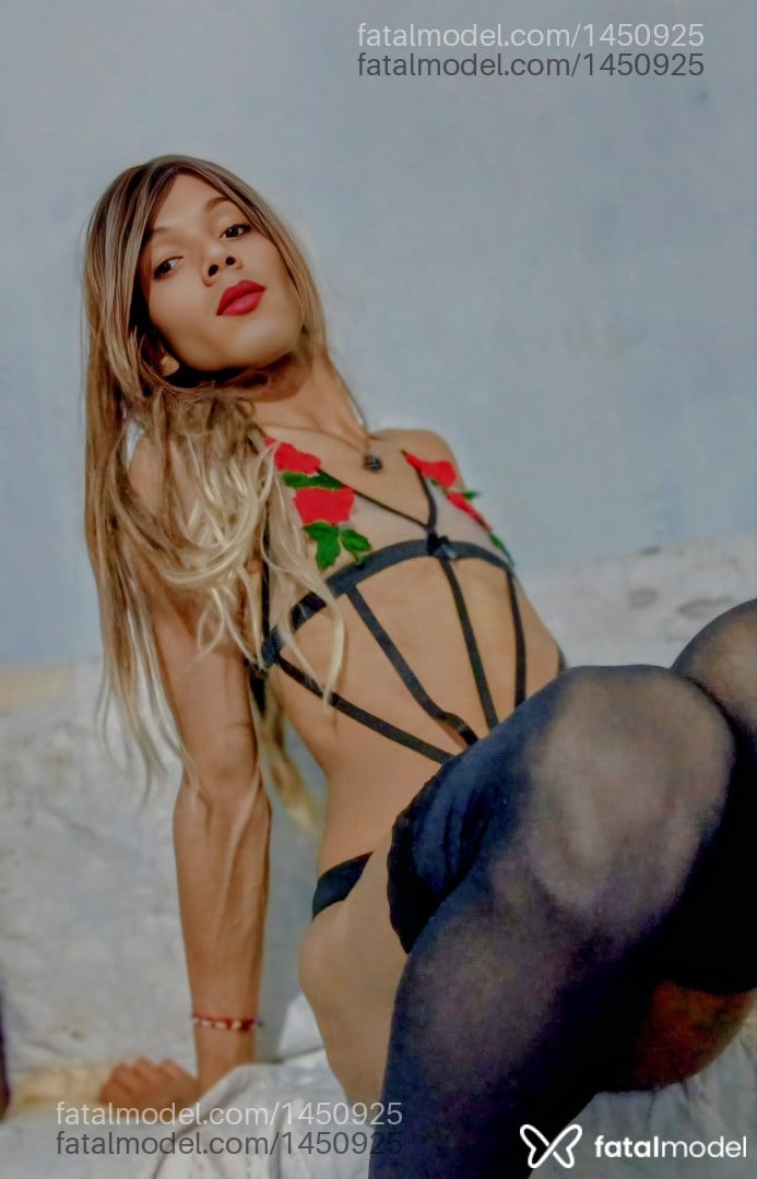 Acompanhante travesti loira (o) de olhos castanhos - Alice Ribeiro