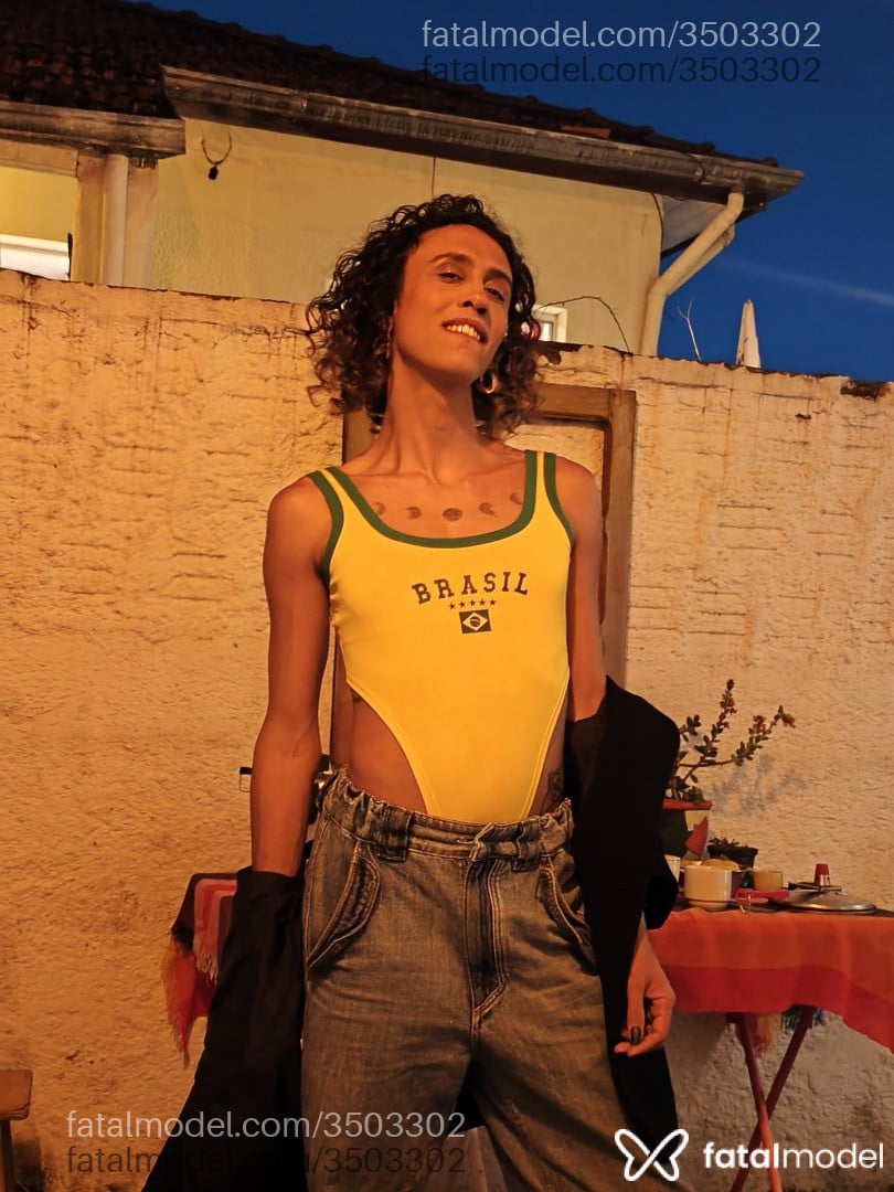 Acompanhante mulher trans morena (o) de olhos castanhos - Estrela