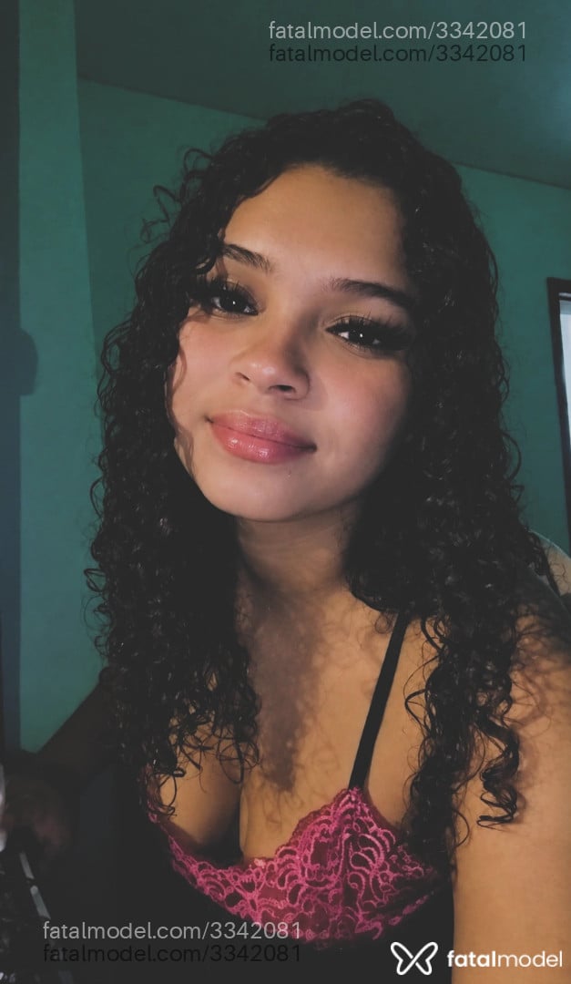 Acompanhante mulher morena (o) de olhos castanhos - Morena