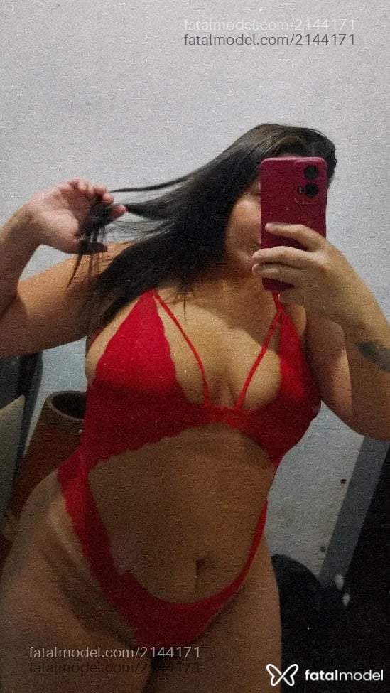 Acompanhante mulher com cabelo castanho de olhos castanhos - Juu
