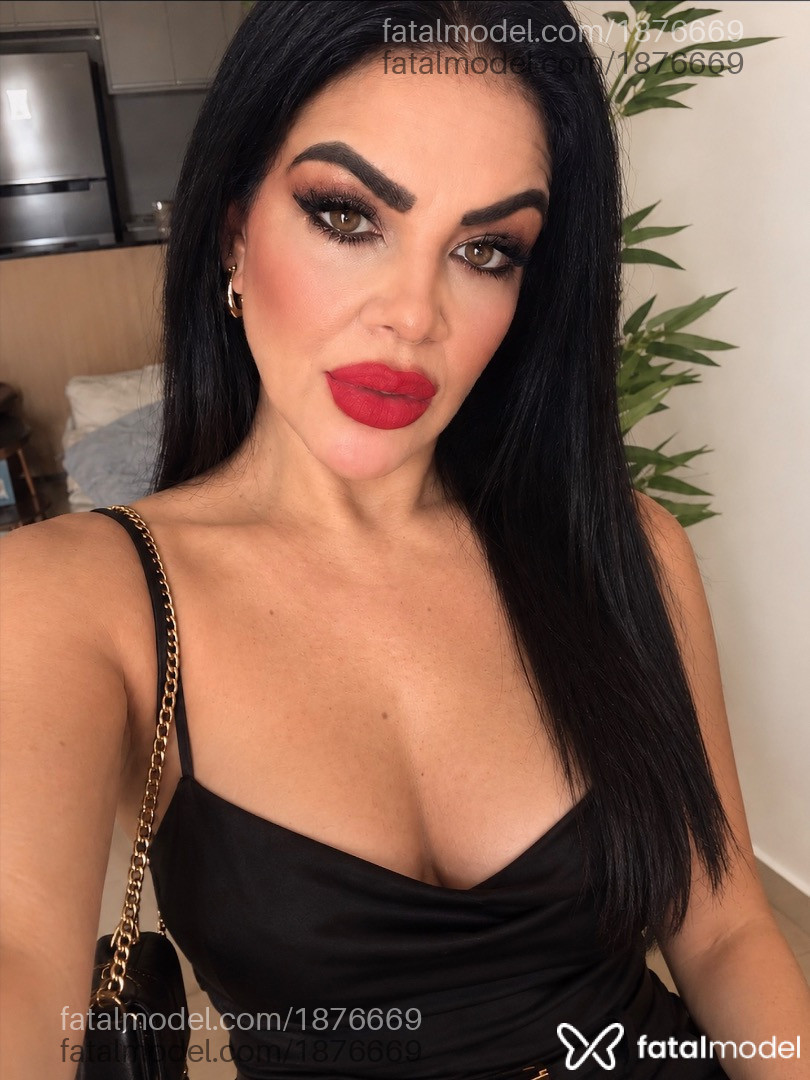 Acompanhante mulher morena (o) de olhos mel - Bruna Davila