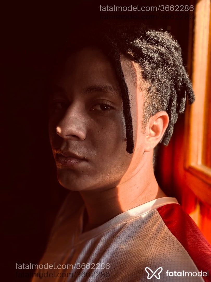 Acompanhante homem morena (o) de olhos castanhos - Mortz