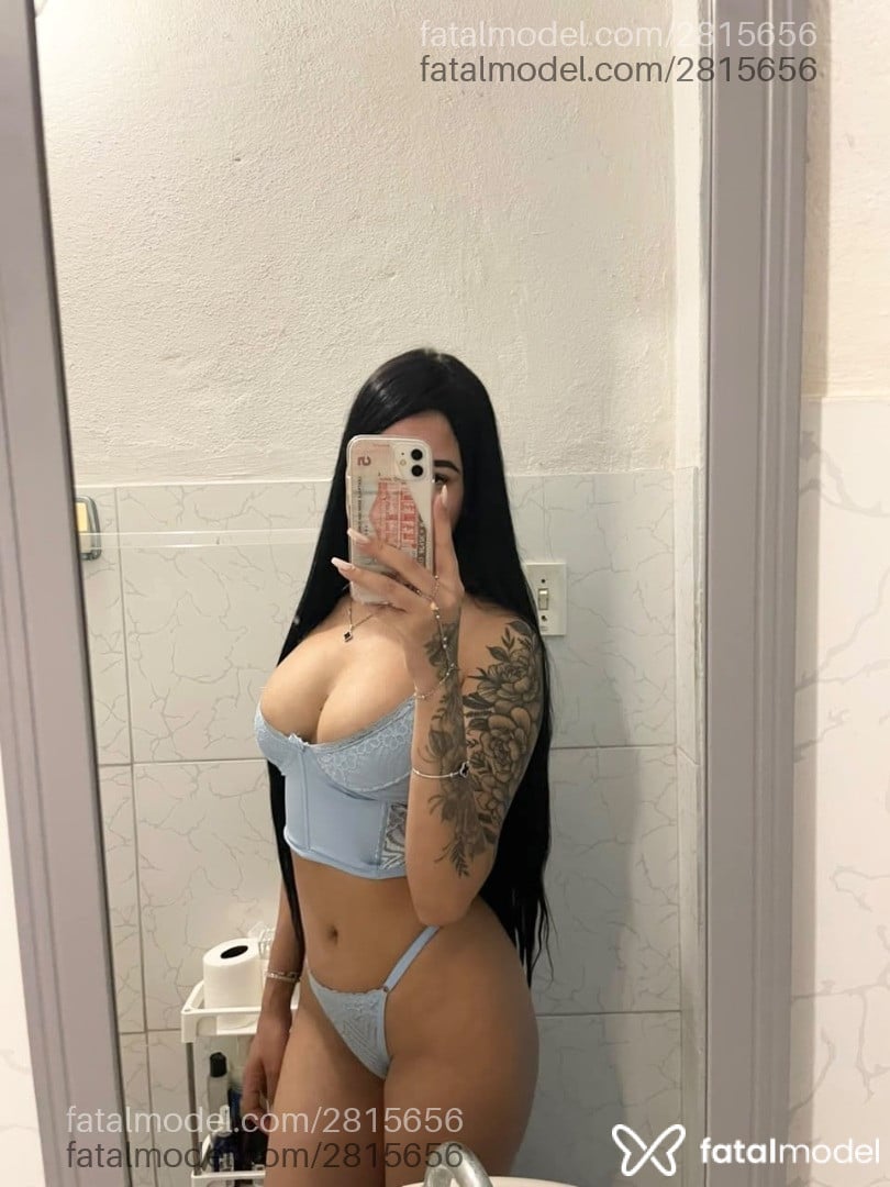 Acompanhante mulher morena (o) de olhos pretos - Cristal