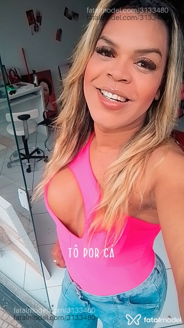 Acompanhante mulher trans loira (o) de olhos pretos - Ayla Braga