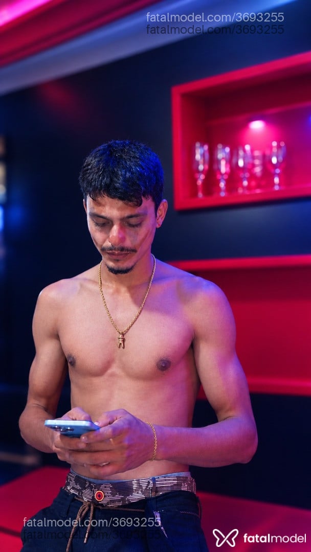 Acompanhante homem morena (o) de olhos castanhos - Matheus