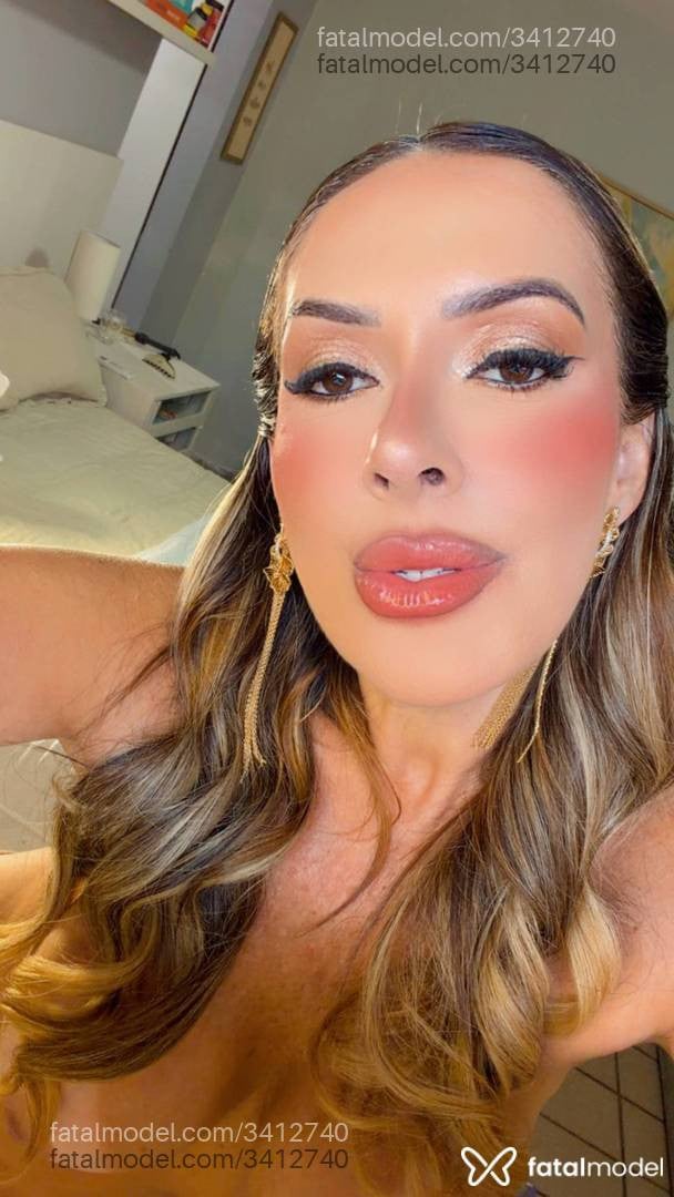 Acompanhante mulher loira (o) de olhos castanhos - Gabriella